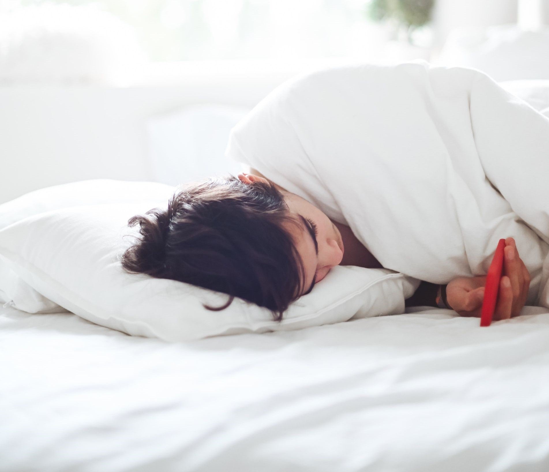 How to Ditch the Devices For a Better Night's Sleep